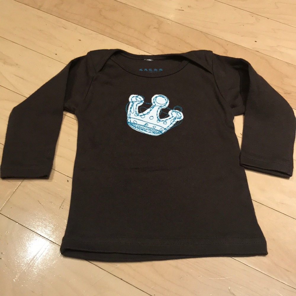 Crown tee